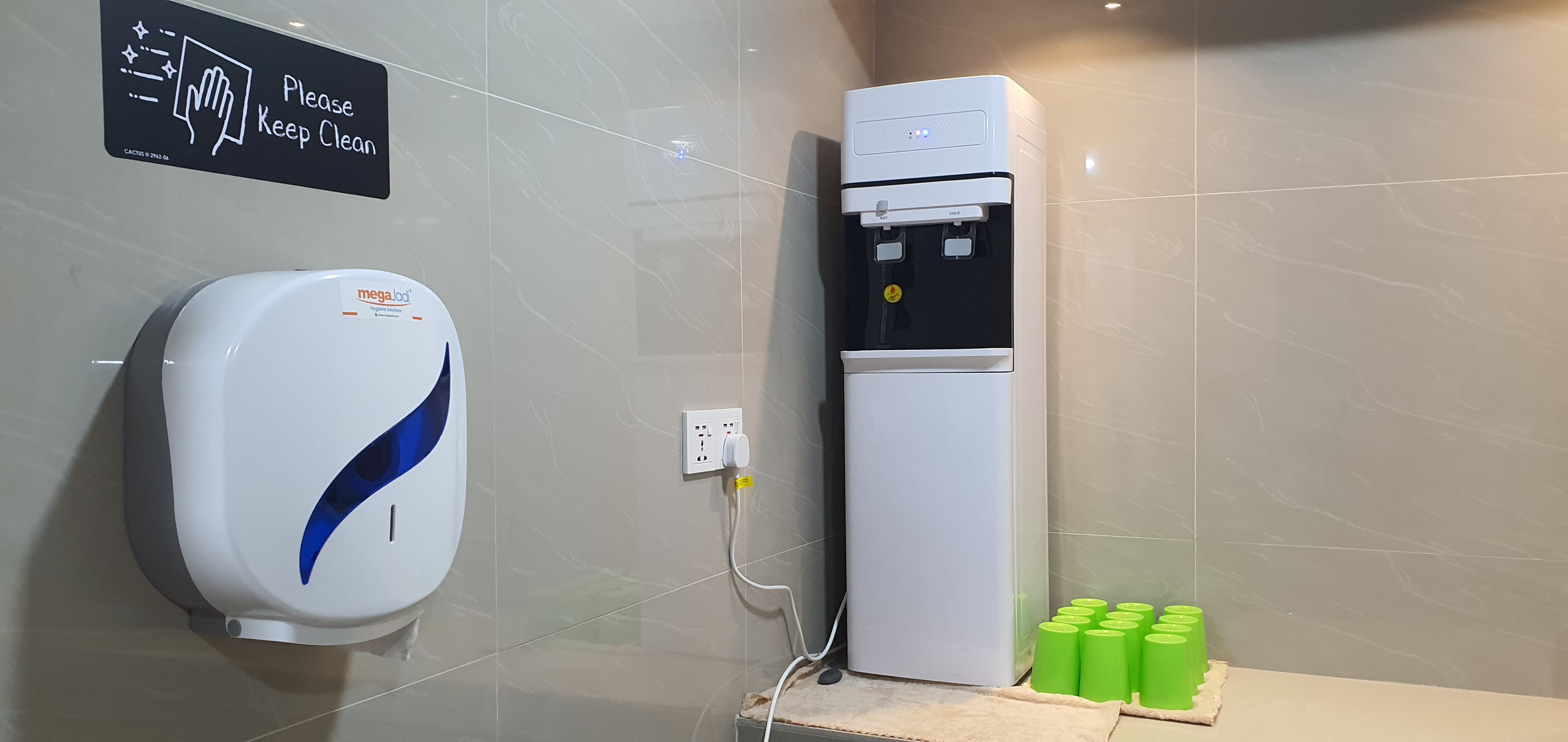 Filtered water dispenser